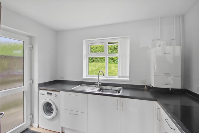 5, Rednall Close, Chesterfield photo 3