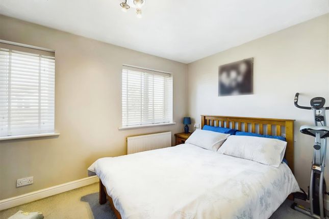 15, Philbye Mews, Slough photo 4