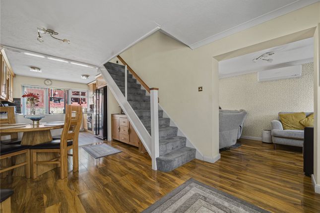 18, Bremner Close, Kent photo 3