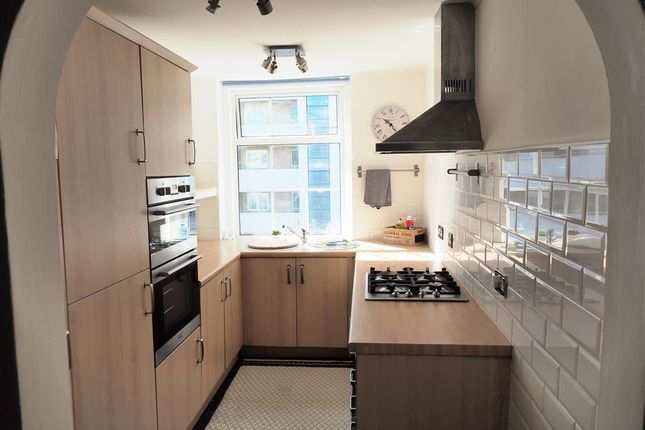 Flat to rent in East Ascent, St. Leonards-On-Sea