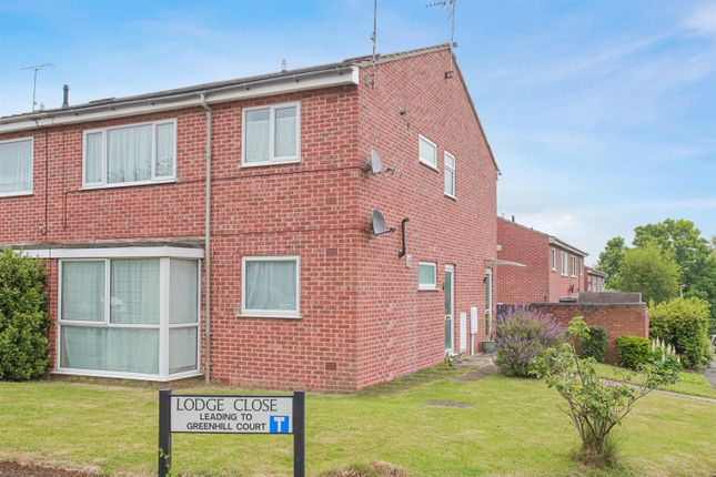 2 bed maisonette for sale in Lodge Close, Banbury OX16