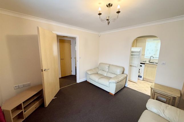 33, Pooler Close, Telford photo 2