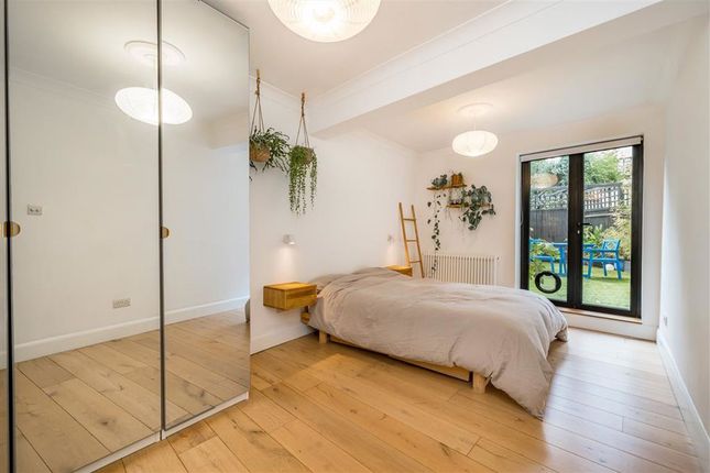Flat C, 211, Royal College Street, London photo 4