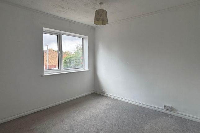 82, Ridge Nether Moor, Swindon photo 5