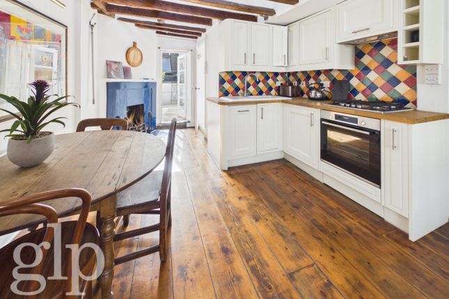 Top Floor Flat, 7 Meard Street, London photo 4