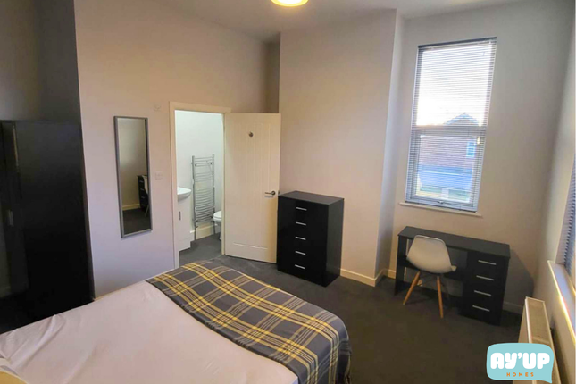 Room 5, 15 Greasbrough Road, Rotherham photo 4