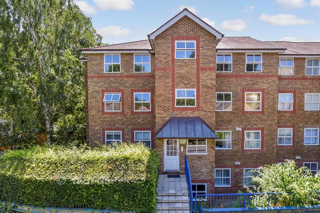 13, River Bank Close, Maidstone photo 2