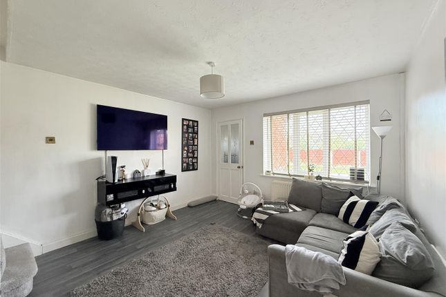 11 Pennine Court, Brushes Road, Stalybridge photo 2
