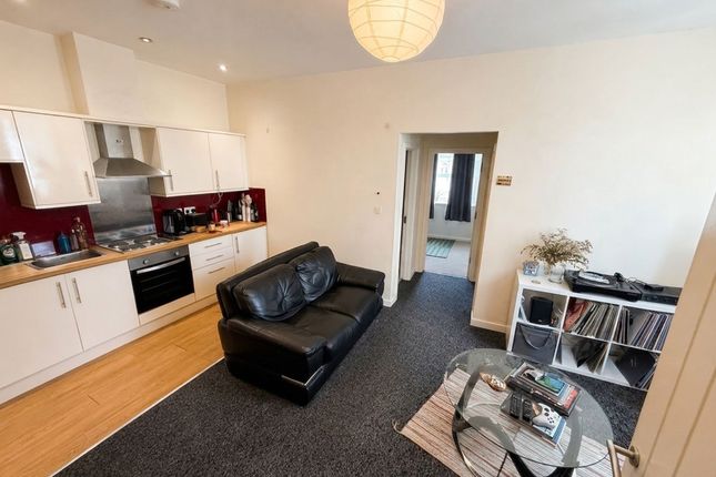 Flat 1, Ty Pwll Coch House, Cardiff photo 4