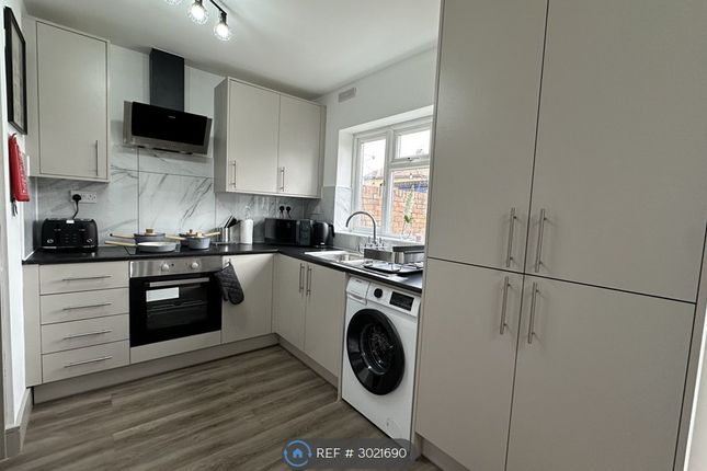 Raglan Avenue, Waltham Cross photo 5