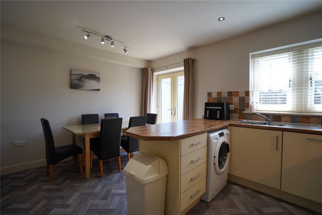 6, Weavers Court, Bradford photo 3