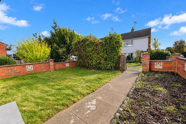 27, Knights Way, Newent photo 2
