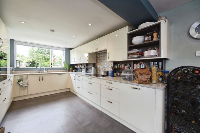 17, Yew Tree Road, Hampshire photo 4