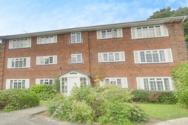 Thumbnail Flat for sale in Foxwood Place, Leigh-On-Sea