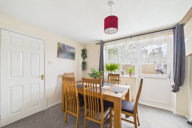 83, Ullswater, Bracknell photo 4