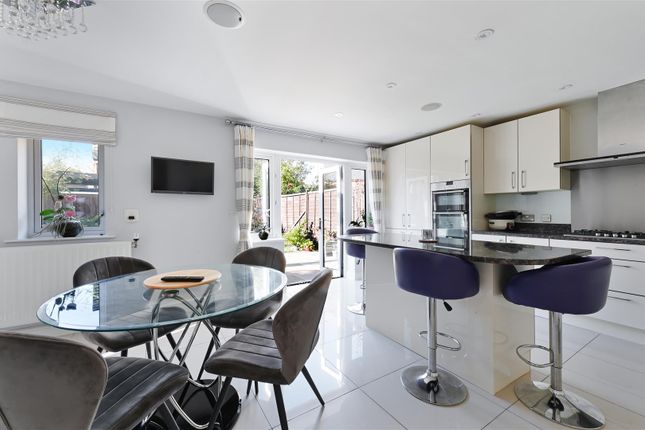 5, Glanville Way, Epsom photo 3