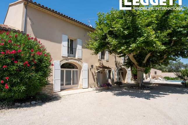 Thumbnail Villa for sale in Saint-Saturnin-Lès-Avignon, Vaucluse, Provence-Alpes-Côte D'azur