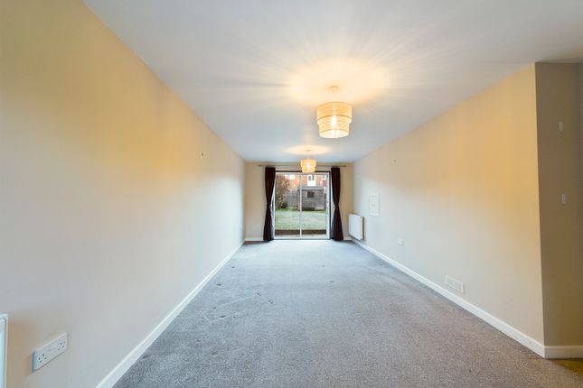 18, Brambling Close, Horsham photo 3