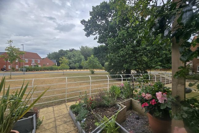 25, Loachbrook Farm Way, Congleton photo 2