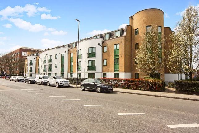 Thumbnail Flat for sale in Greenford Road, Greenford