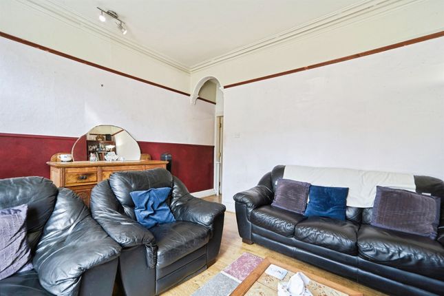 26, Fell Lane, Keighley photo 4