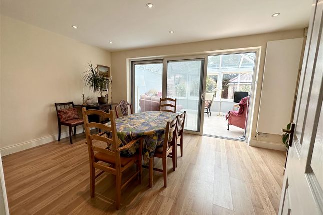 6, Norbury Avenue, Watford photo 4