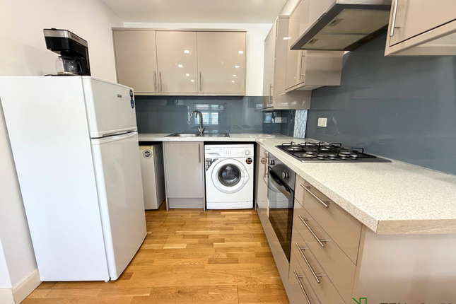 227b Turners Hill, Cheshunt, Waltham Cross photo 3