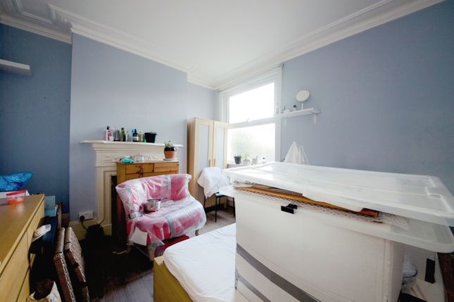 End terrace house for sale in Hoppers Road, London