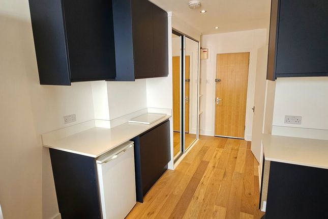 286c, Chiswick High Road, London photo 5