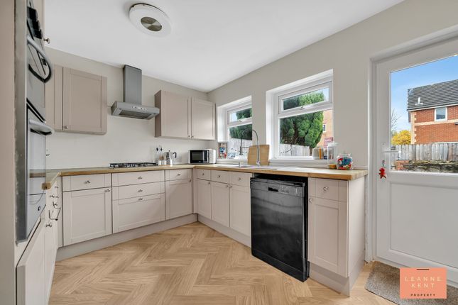 15 The Avenue, Caerphilly photo 3
