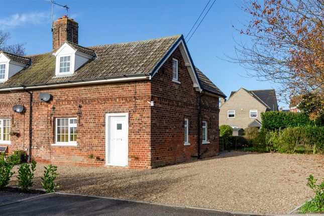 Thumbnail Cottage to rent in Enholmes Lane, Patrington, Hull