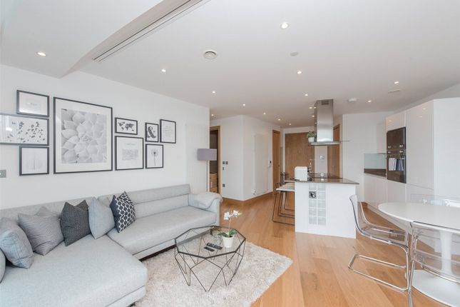 Flat to rent in Arena Tower, 25 Crossharbour Plaza, London