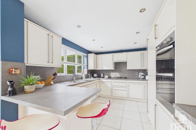 29, Sabrina Way, Lydney photo 3