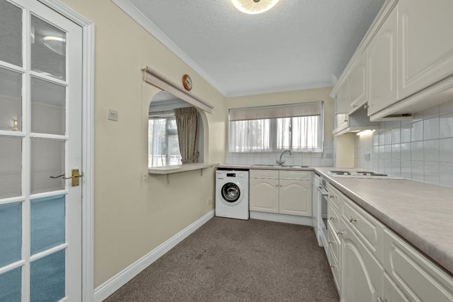 2, Farington Acres, Weybridge photo 4