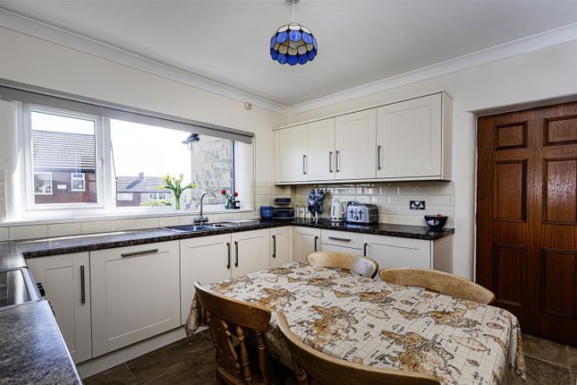 54, Highfield Avenue, Halifax photo 3