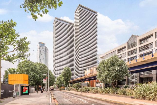 Thumbnail Flat for sale in Hobart Building, Wardian, Canary Wharf