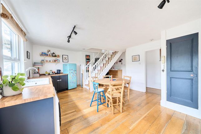 Flat 4, Dean House, 14, Broad Street, Penryn photo 3