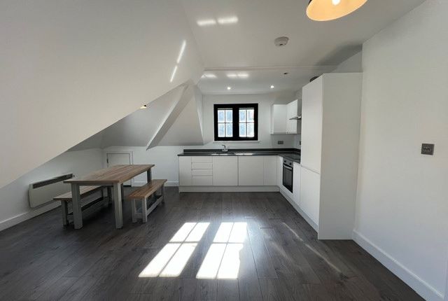 Flat 13, St Georges House, Cheshunt photo 3
