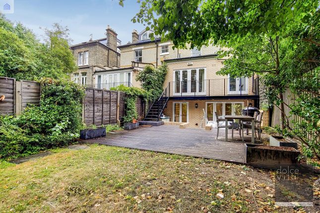 Thumbnail Maisonette to rent in Oakhill Road, London