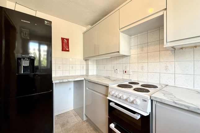 3  Windsor Cottages,, Amersham Grove, New Cross photo 4