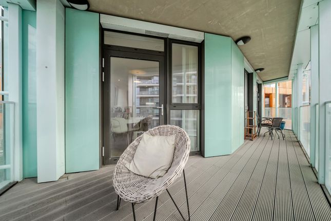 13 Poldo House, 24, Cable Walk, Greenwich photo 2