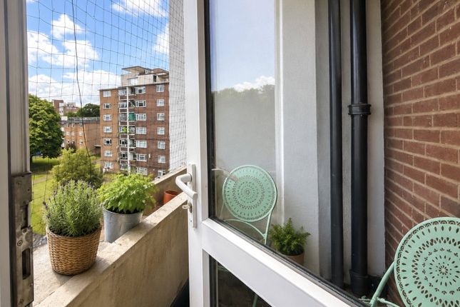 Flat 24, Squires Court,, Binfield Road, London photo 4