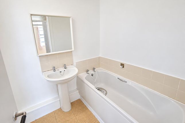 313 Vallum Court, Westgate Road, Newcastle Upon Tyne photo 4