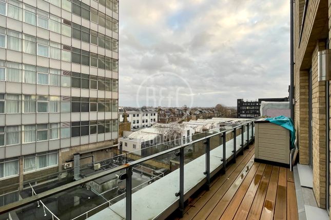 Flat to rent in Ravilious House, King Street, London