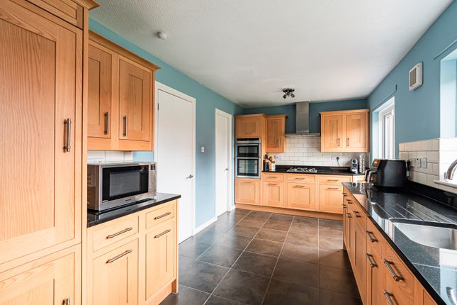 220, Guardwell Crescent, Edinburgh photo 3