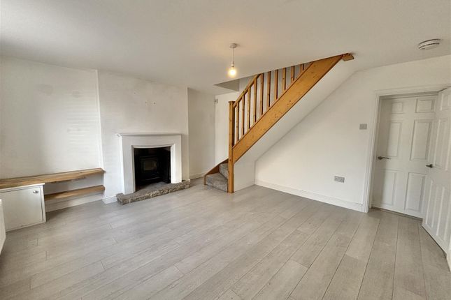 139, Gladstone Street, Glossop photo 2
