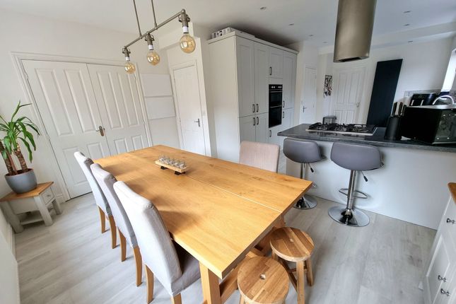 14 Underwood Place, Bridgend photo 4