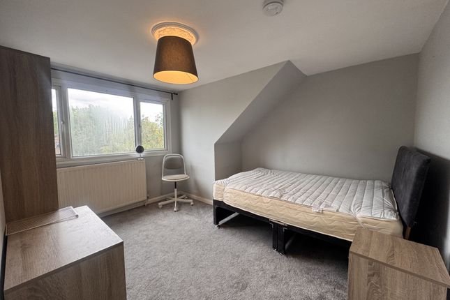 Room 3, 3a,, Boileau Road, London photo 2