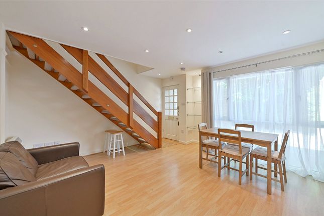2, Hawkesworth Close, Northwood photo 2