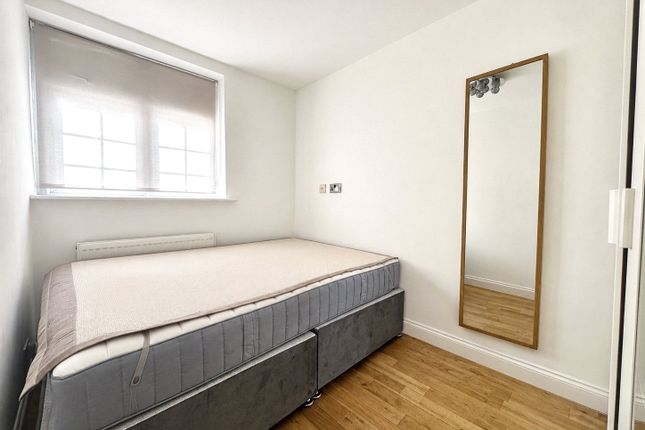 98b, Hartfield Road, Wimbledon photo 2